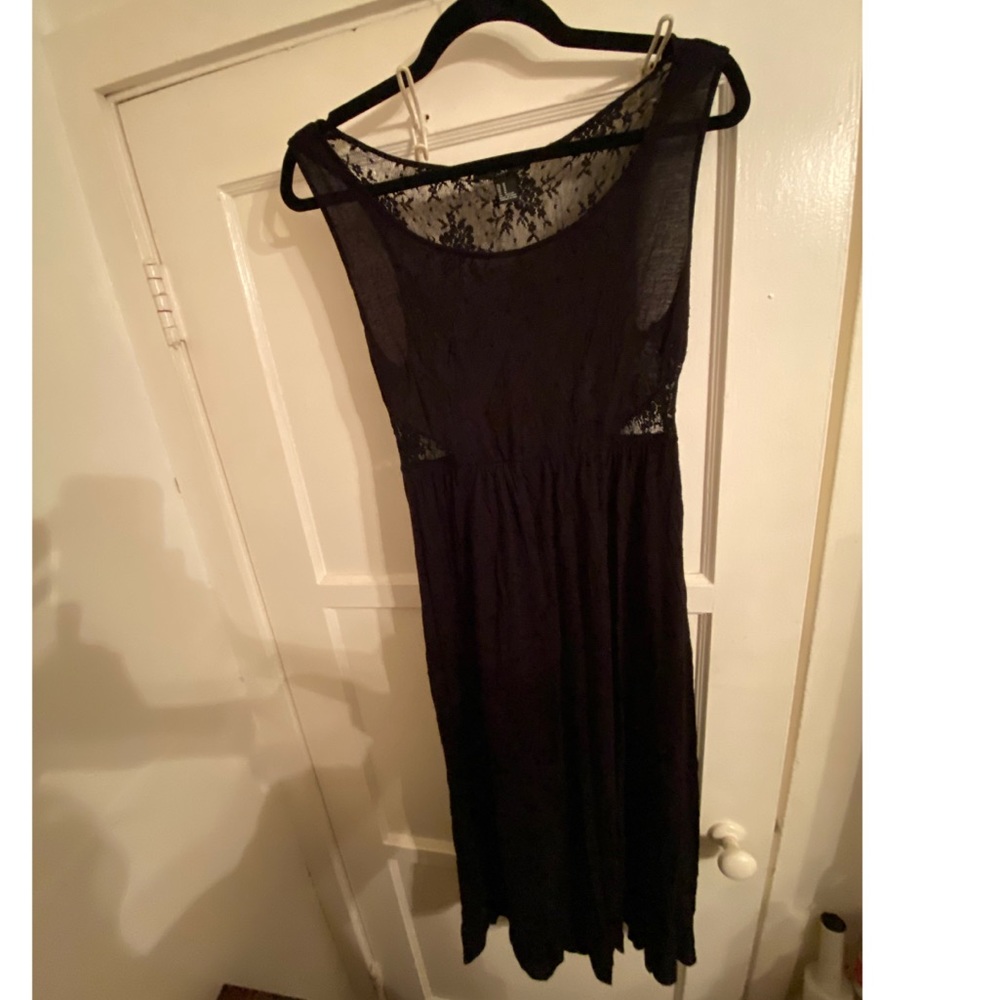 FOREVER 21 Sleeveless Black Long Dress w back lace
